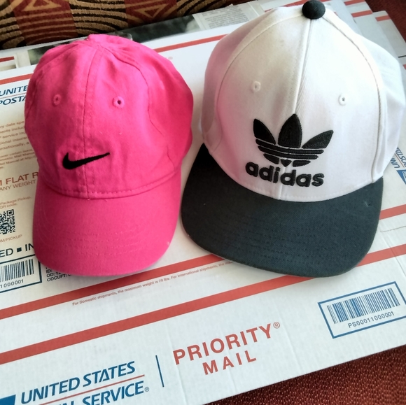 Adidas 5 compartments  $38+  free hat or scarf. - Picture 12 of 12